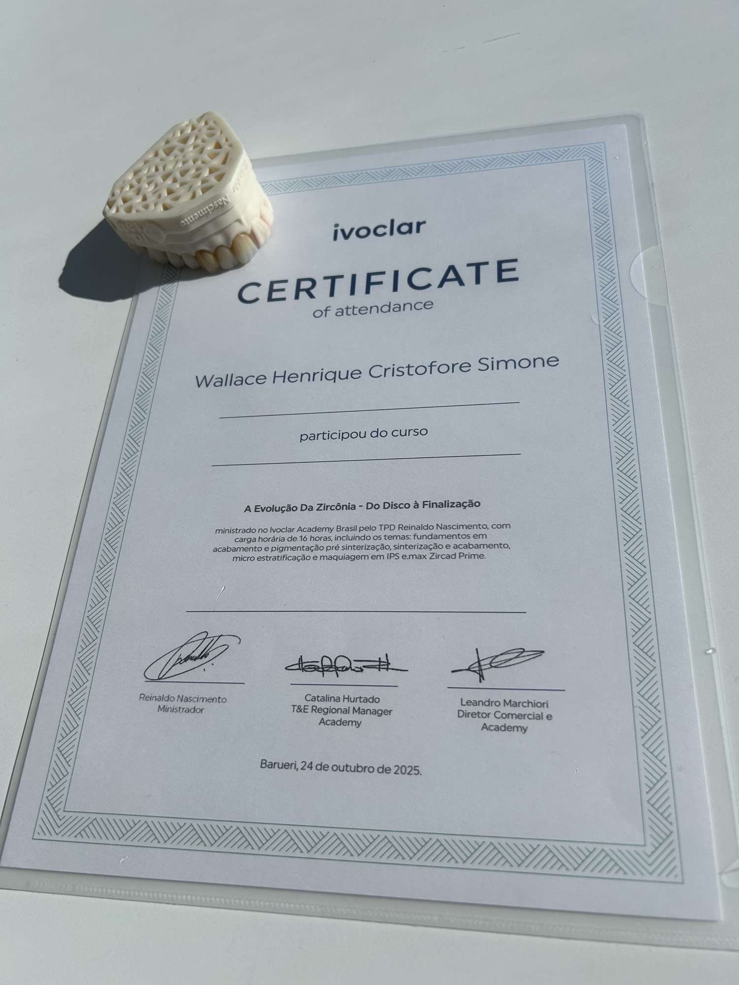 Modelo e certificação Ivoclar Academy